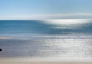 Beach nearby - Apartment 18, The Moorings - Beautifully furnished (Filey)