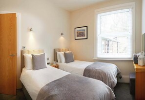 2 chambres, fer et planche à repasser, Wi-Fi, draps fournis