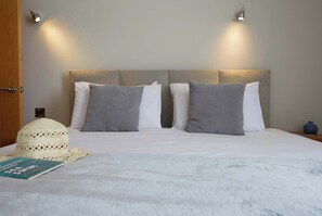 2 bedrooms, iron/ironing board, WiFi, bed sheets - Apartment 18, The Moorings - Beautifully furnished (Filey)