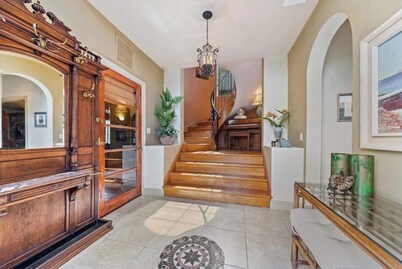 Entire house in historic Flamingo Park, West Palm Beach. Dog friendly. Quiet.