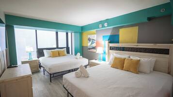 Executive penthouse, 2 slaapkamers, uitzicht op stad | Donzen dekbedden, pillowtop-bedden, individueel gemeubileerd