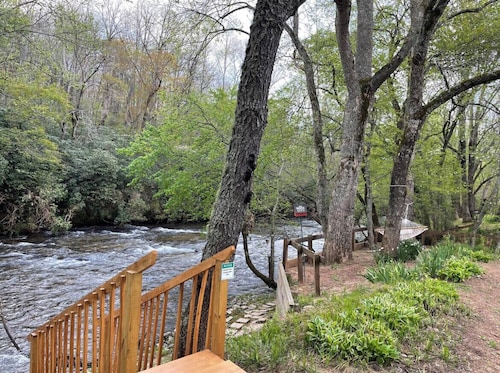 Memory Lane Mountain River Cabin