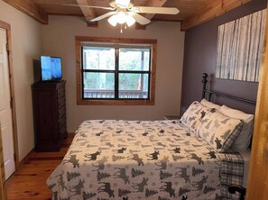 3 bedrooms, iron/ironing board, free WiFi, bed sheets