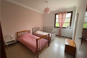 3 bedrooms, iron/ironing board, free WiFi, bed sheets