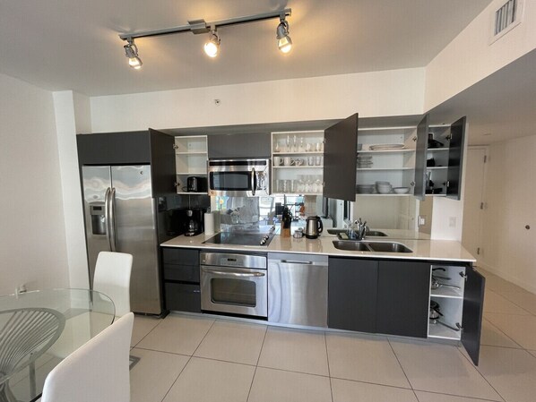 Fridge, microwave, oven, stovetop