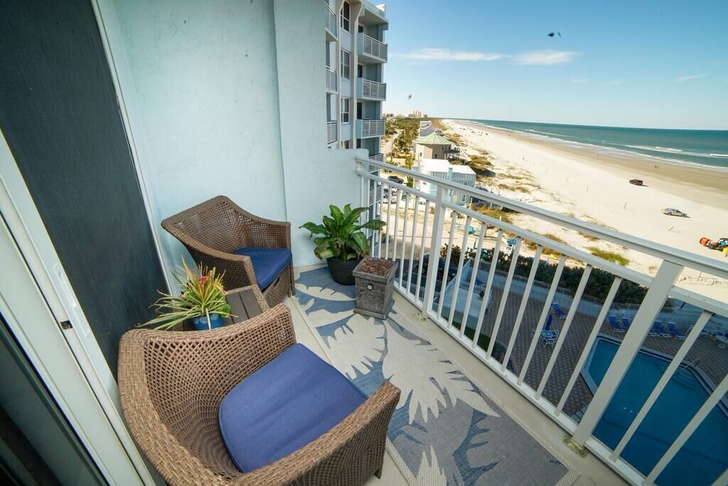 Gorgeous Oceanfront Condo With A View!