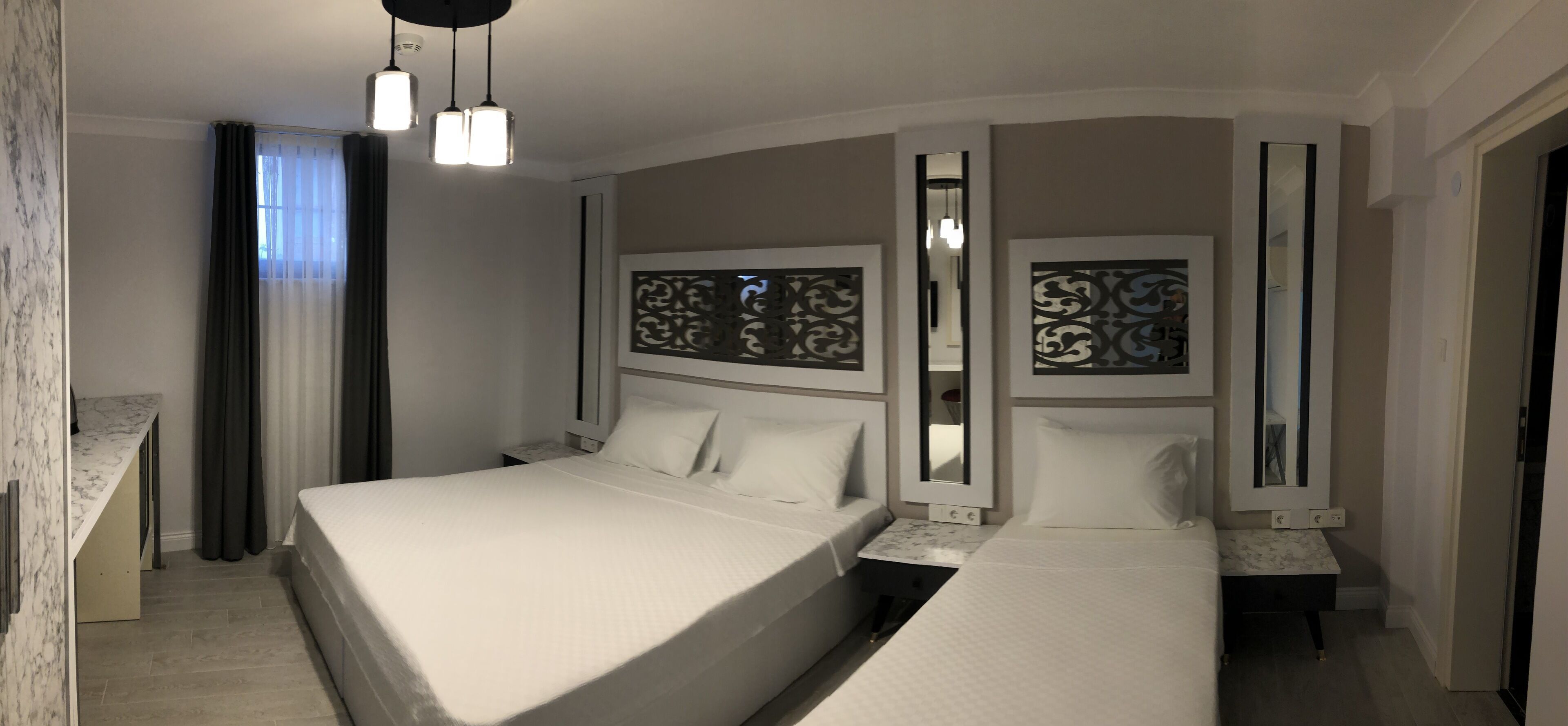 Hochwertige Bettwaren, Select-Comfort-Betten, Minibar, Schreibtisch