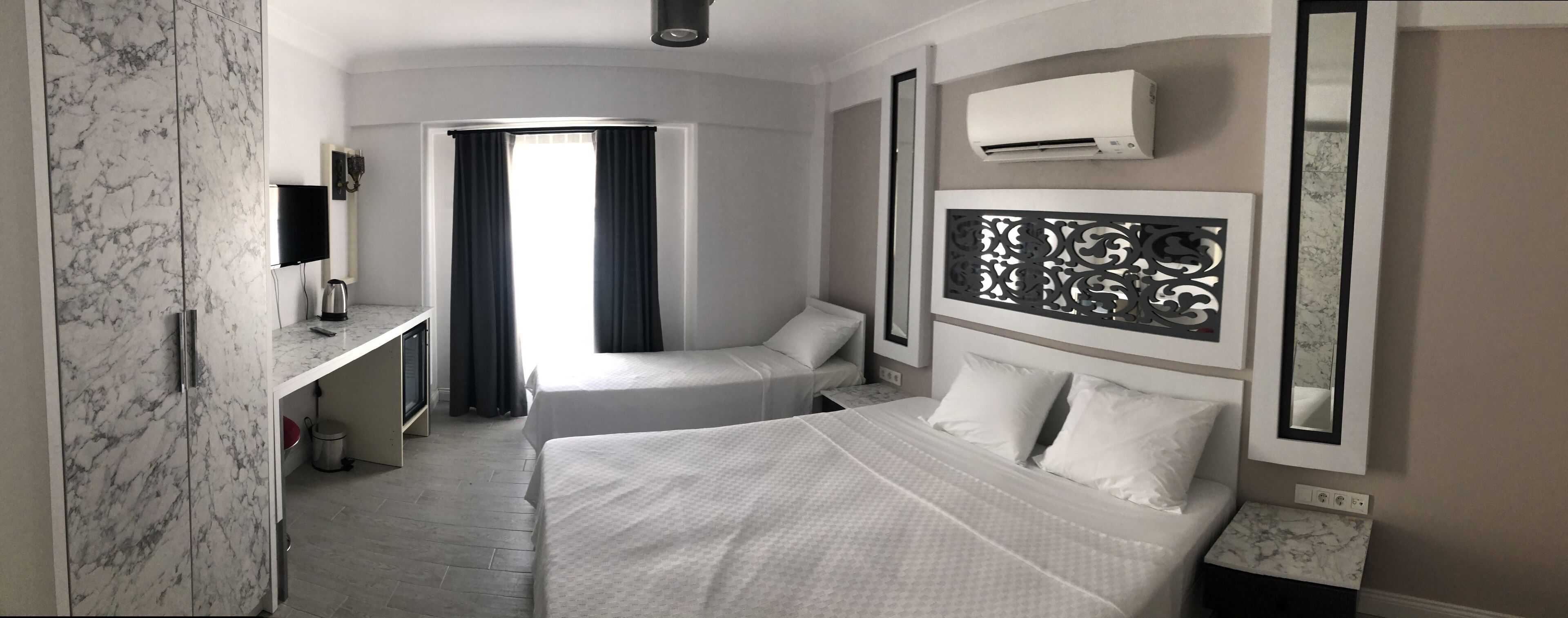 Hochwertige Bettwaren, Select-Comfort-Betten, Minibar, Schreibtisch