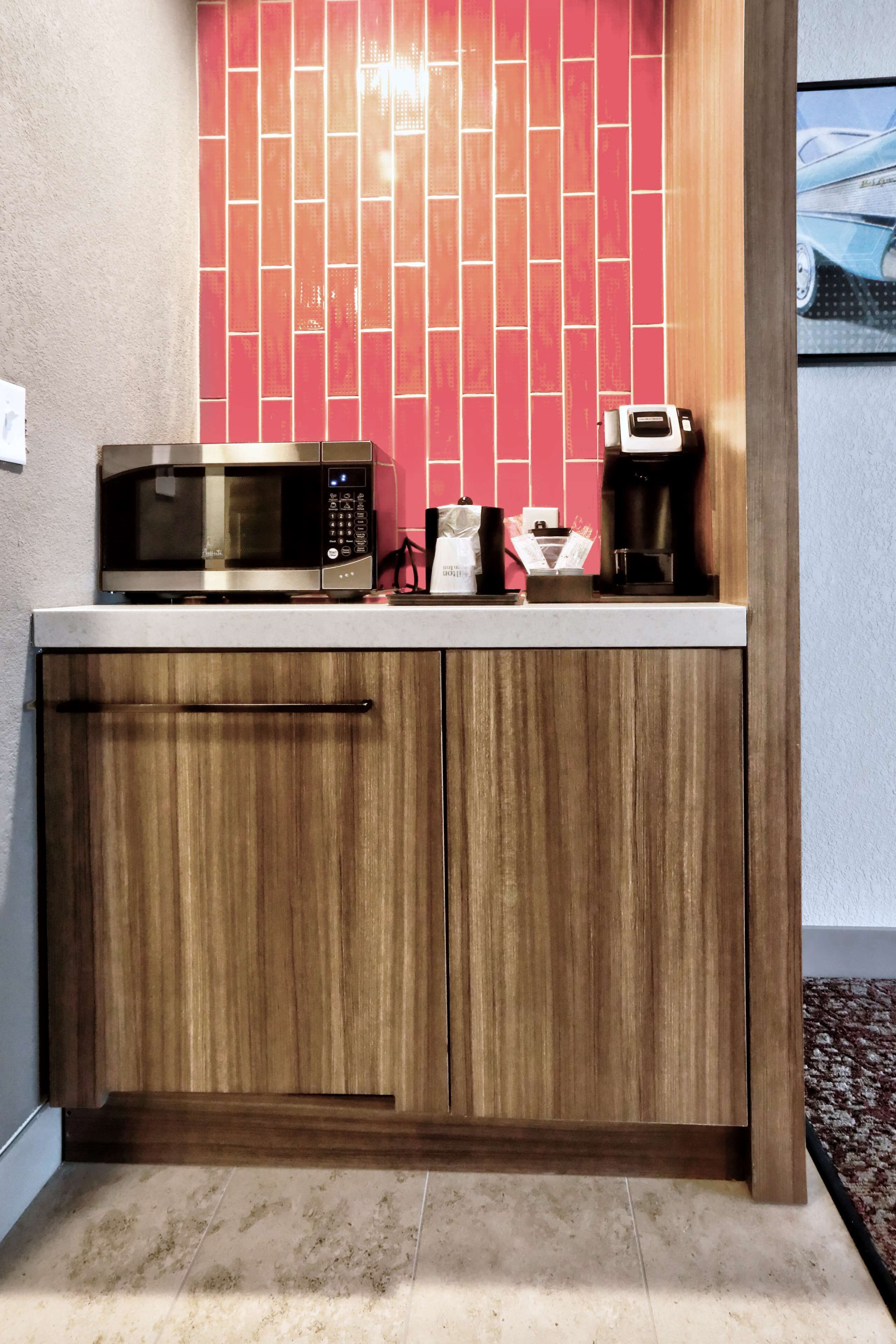 deluxe room, 1 king bed, accessible, bathtub | hypo-allergenic bedding, in-room safe, laptop workspace