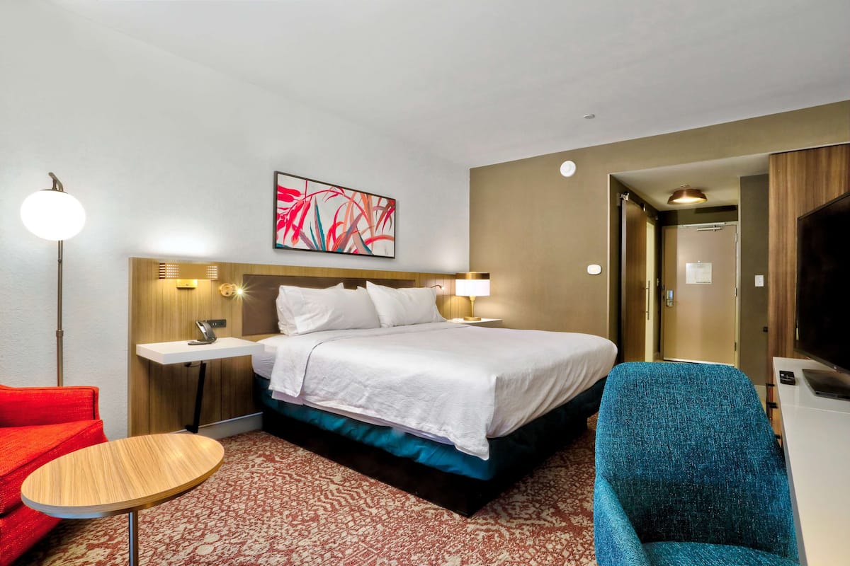 Hypo-allergenic bedding, in-room safe, laptop workspace, blackout drapes