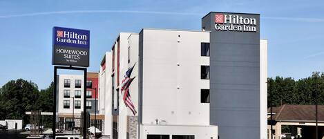 A Hilton Garden Inn hotel with a sign indicating Homewood Suites by Hilton.