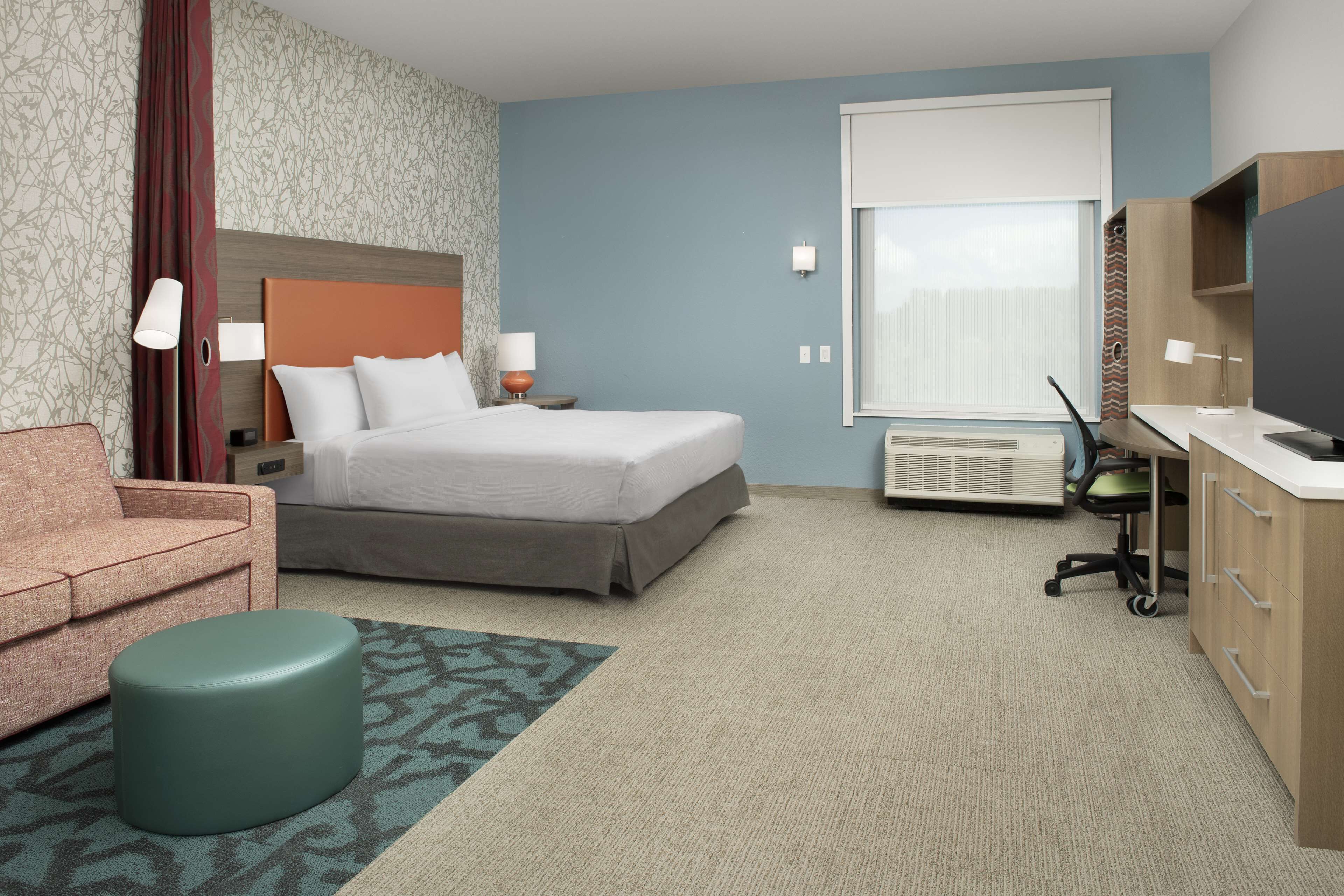 premium bedding, pillow-top beds, in-room safe, desk