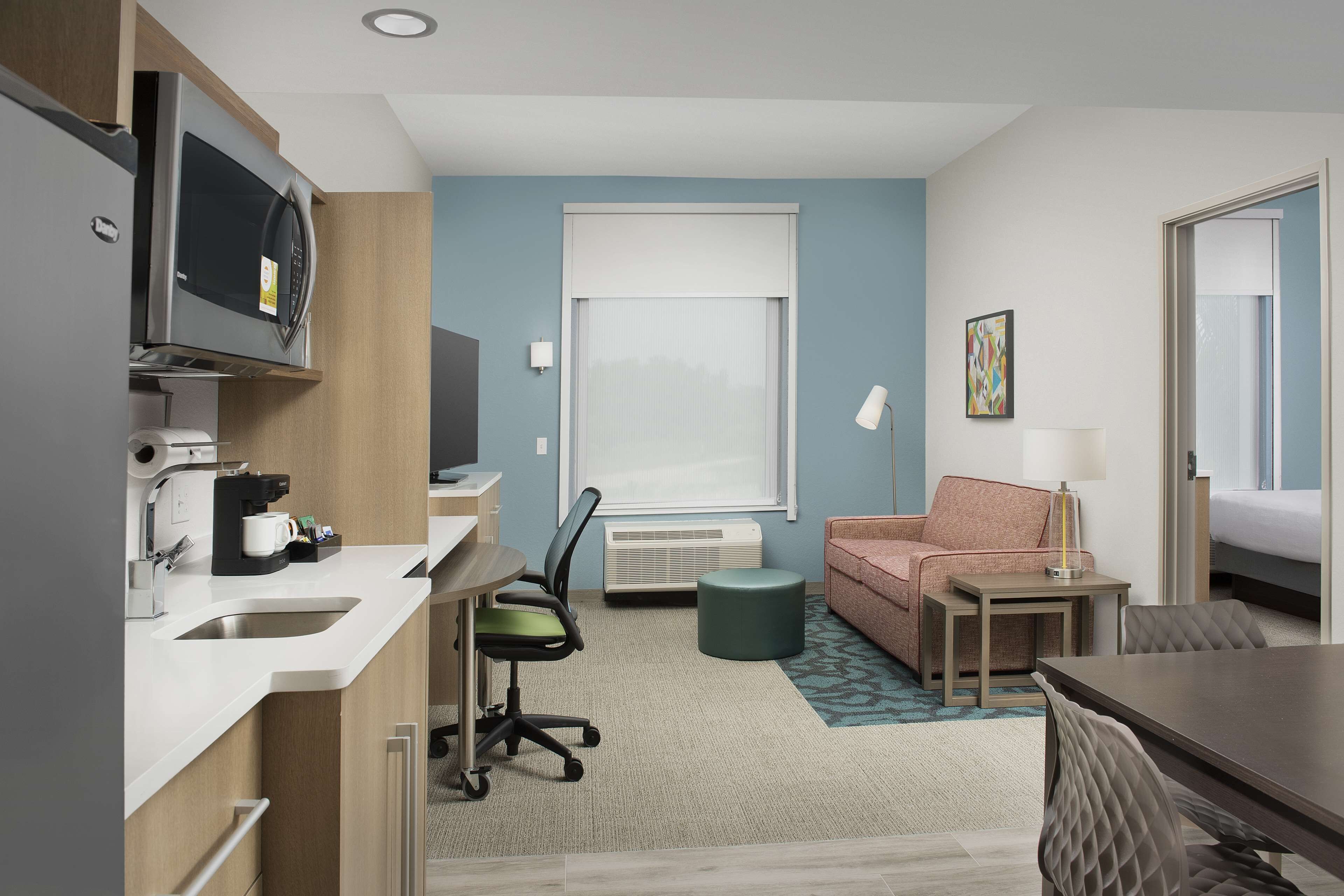 suite, 1 bedroom, non smoking | premium bedding, pillow-top beds, in-room safe, desk