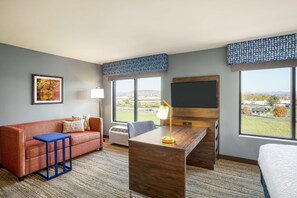 Suite, 1 King Bed, Accessible (Hearing)