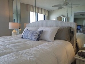2 bedrooms, in-room safe, desk, iron/ironing board
