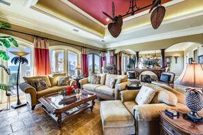 TV, fireplace, DVD player, offices - Welcome to Deja Vu! (St. George Island)