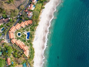 靠近海滩