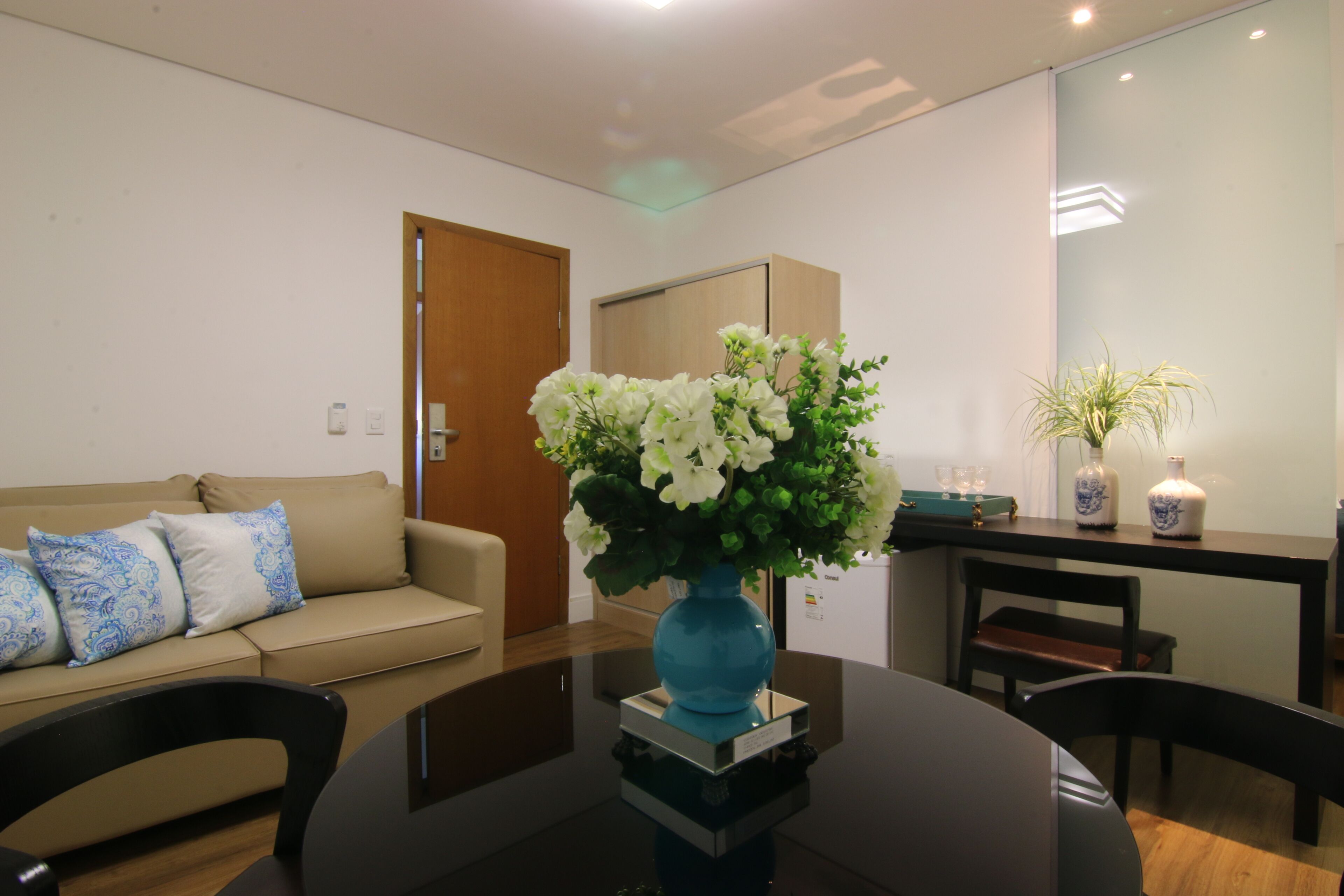 Executive Studio Suite | Minibar, in-room safe, desk, laptop workspace