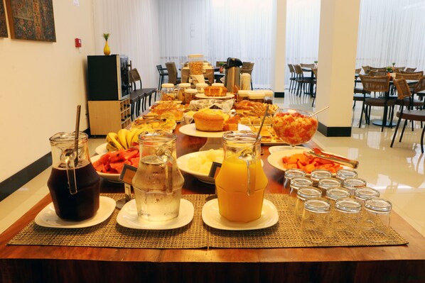 Tägliches inbegriffenes Frühstücksbuffet