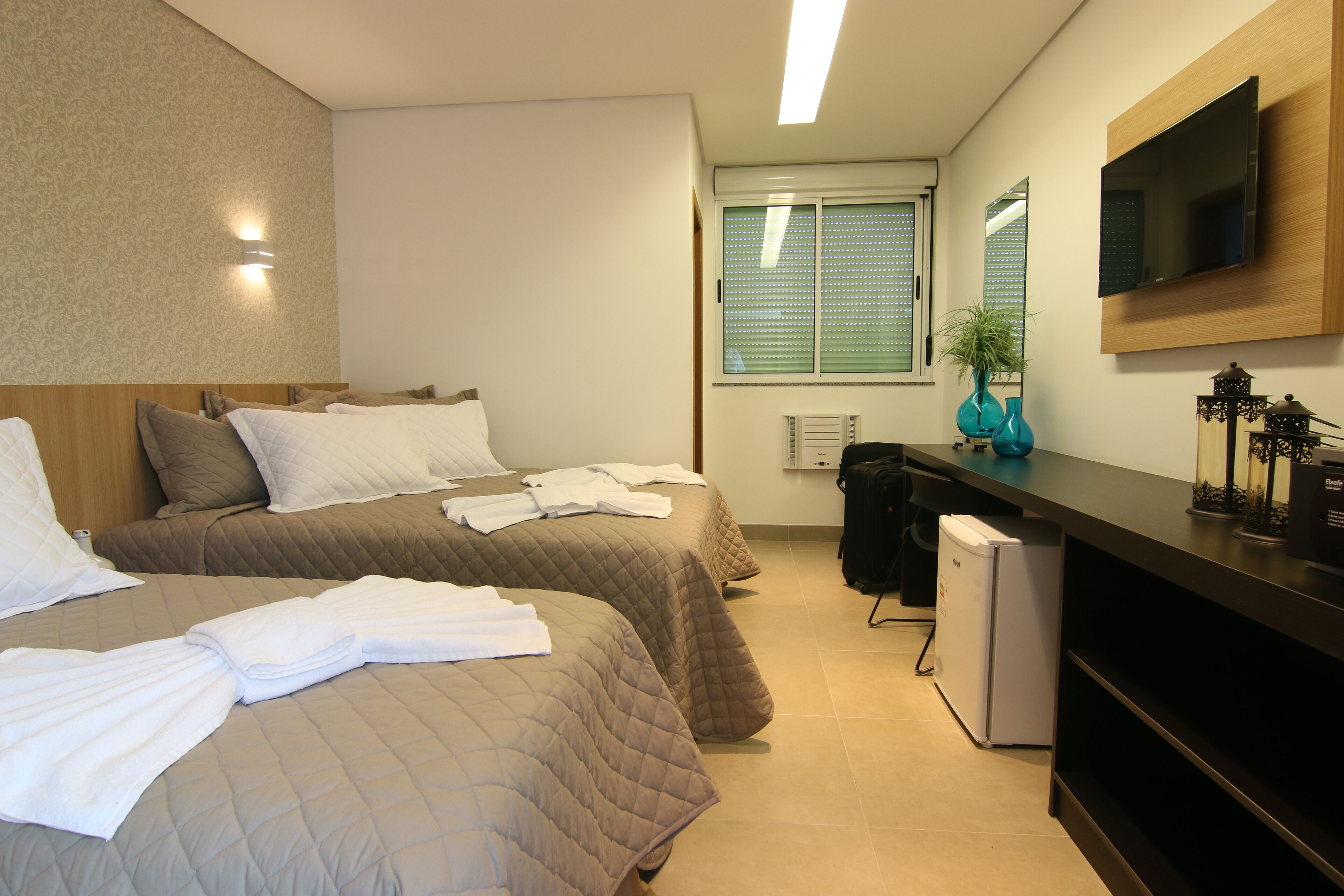 family triple room | minibar, in-room safe, desk, laptop workspace