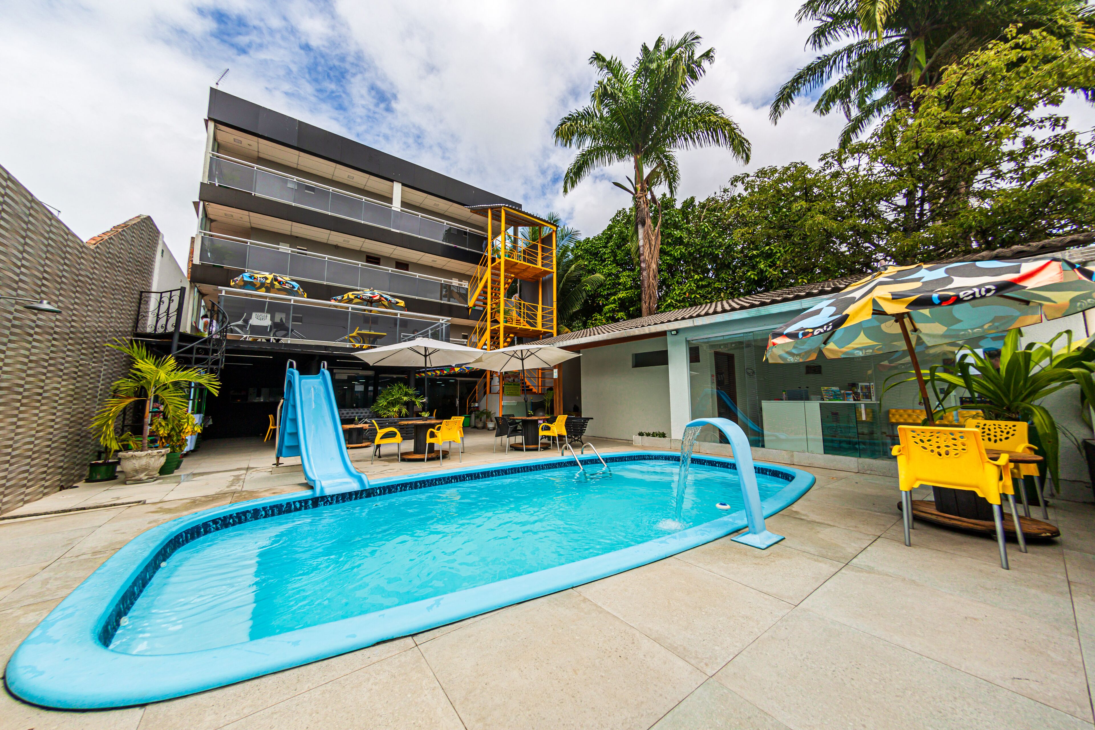 Outdoor pool, pool loungers