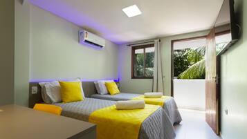 Quarto casal ou duplo | Frigobar, escrivaninha, espaço de trabalho para notebook