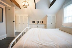 3 chambres, fer et planche à repasser, Wi-Fi, draps fournis