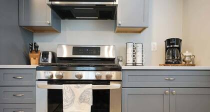 Walk to downtown and Broadway 3b