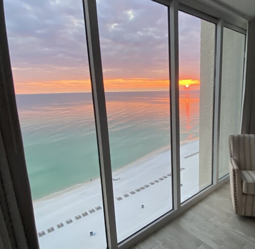 Beachfront 3B -3Ba Big Balcony Lg Beach T-4 13th Floor, 2 beach chairs umbrella