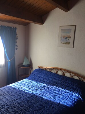 2 Schlafzimmer, Bügeleisen/Bügelbrett