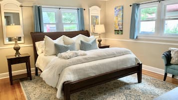 3 室のベッドルーム、デスク、アイロン / アイロン台、旅行用ベビーベッド