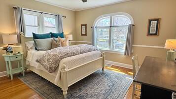 3 bedrooms, desk, iron/ironing board, travel crib