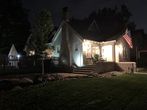 Extremely Clean!🏡1928 Columbine Cottage-Hot Tub,Fire Pit,Hiking,Pikes Peak Views