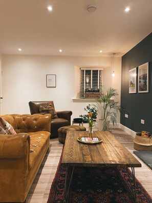 Deluxe Cabin, Ensuite, Courtyard View (The Barn ) | Lounge