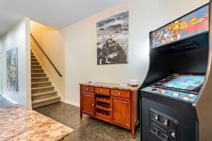 Games room - Swanky 2 LEVEL CONDO WALK TO ALL in The Highlands! (Louisville)
