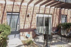 Property grounds - Swanky 2 LEVEL CONDO WALK TO ALL in The Highlands! (Louisville)