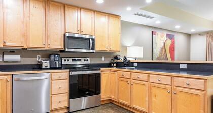 Swanky 2 LEVEL CONDO WALK TO ALL in The Highlands!