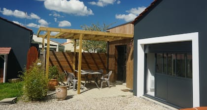 Charming cottage in a quiet area 5 minutes from the sea