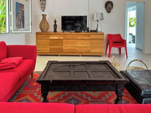 Smart TV, books, stereo, offices - Design Villa 4-star with Private Pool & Jacuzzi – Tropical Garden – St-François (Saint-François)