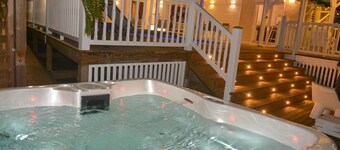 Luxurious Creole family villa with private pool, jacuzzi and tropical garden