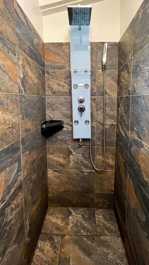Shower, hair dryer, towels, toilet paper - Design Villa 4-star with Private Pool & Jacuzzi – Tropical Garden – St-François (Saint-François)