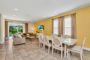 Dining - New - 8BR, Pool - Close To Disney (Kissimmee)