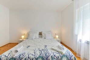 4 soverom, strykejern/-brett, wi-fi (inkludert) og sengetøy
