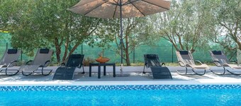 Holiday Home Vesna with pool and children area