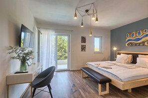 4 habitaciones, tabla de planchar con plancha, wifi y ropa de cama