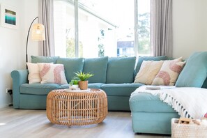 Smart TV, Netflix, toys, streaming services