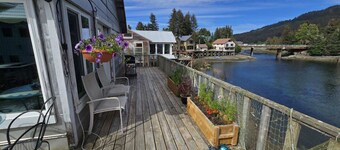 WATERFRONT COTTAGE RENTAL