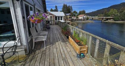 WATERFRONT COTTAGE RENTAL