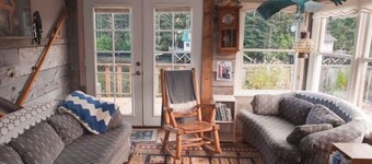 WATERFRONT COTTAGE RENTAL