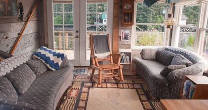 WATERFRONT COTTAGE RENTAL